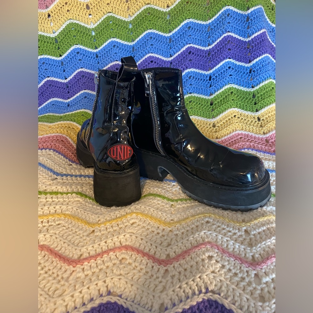 UNIF Dada platform boots